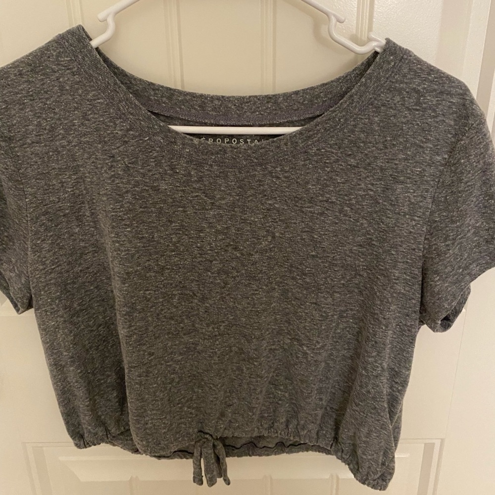 grey crop top w tie at the bottom